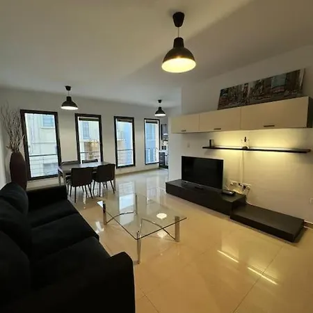 2 Bedroom Found In A Great Location Lägenhet *