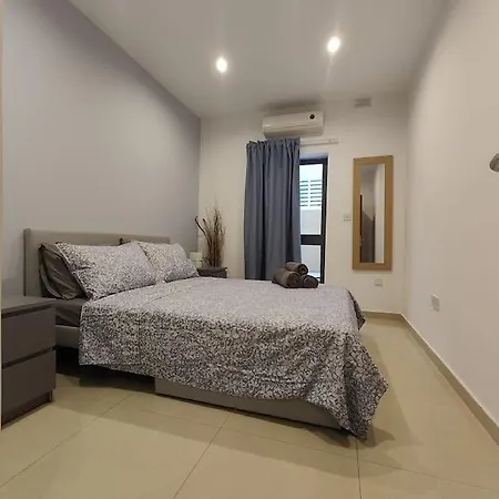 2 Bedroom Found In A Great Location San Ġiljan